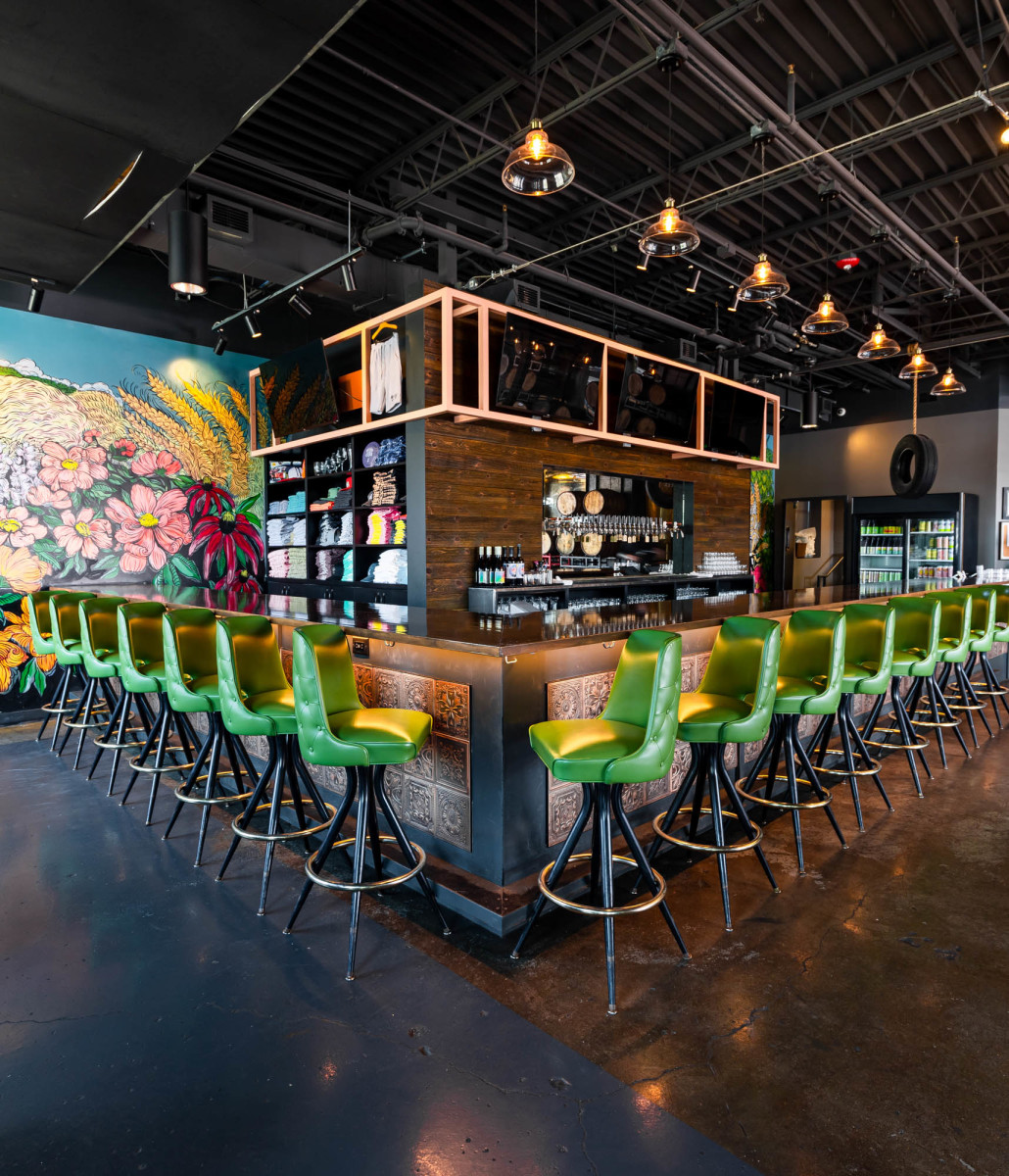 Lua Brewing - Bar & Grill in Des Moines, Iowa