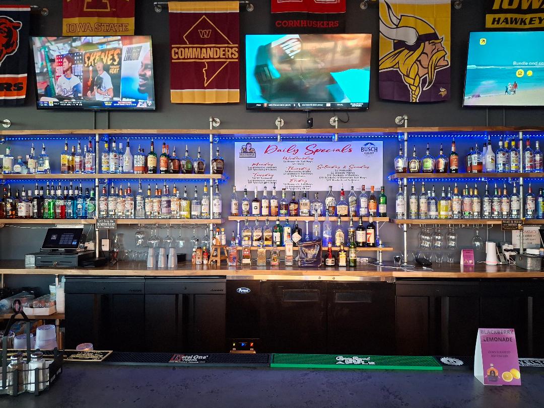 Pally's Pub & Pizza - Bar & Grill in Grimes, Iowa