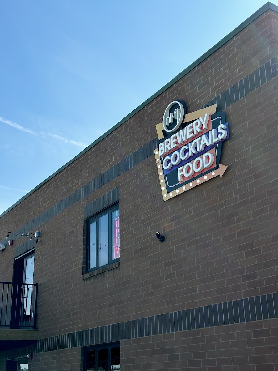 HiFi Brew Lounge - Bar & Grill in Des Moines, Iowa