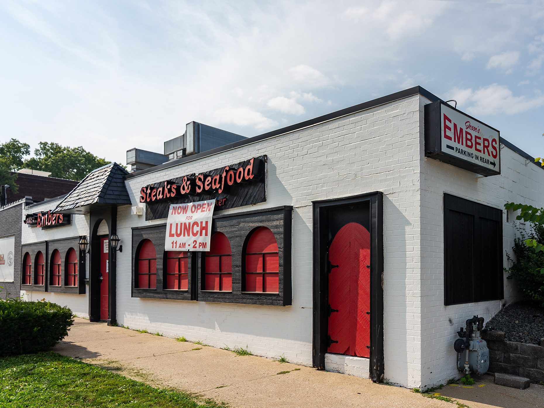 Jesse's Embers - Steakhouse in Des Moines, Iowa