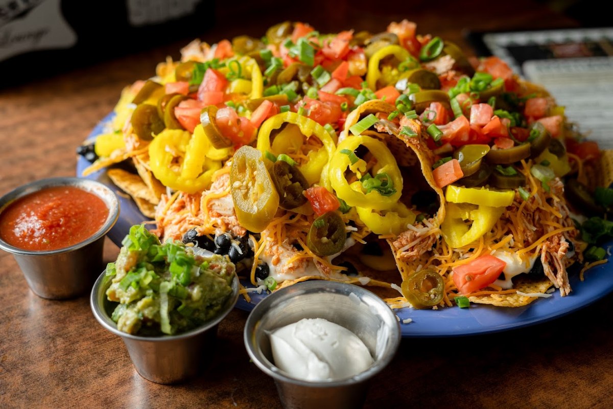 El Bait Shop - Bar & Grill in Des Moines, Iowa