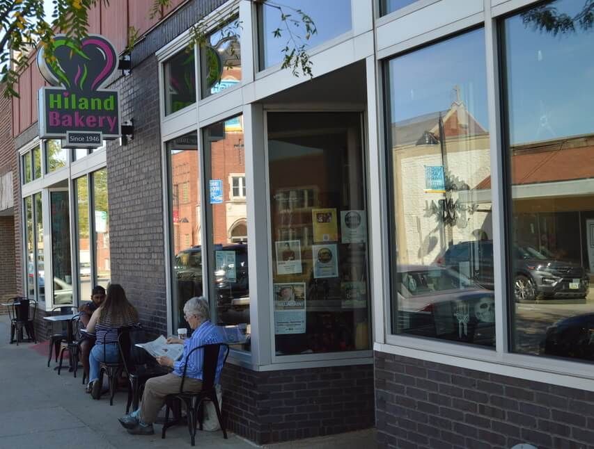 Cha Cha's Hiland Bakery - Bakery in Des Moines, Iowa